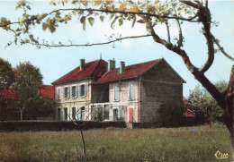 St Hilaire De Brens * Vue Sur La Mairie , école , Poste - Autres & Non Classés