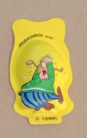 Coque P'tit Louis Série Astérix & Obélix N°15/60 Année 2002 Cheese チーズ Fromage 起司 Abraracourcix Manque Le Dos Parti 2 - Autres & Non Classés