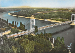 CPSM Roquemaure Le Pont Suspendu Sur Le Rhône - Roquemaure