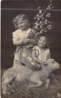 PAQUES - Enfants - Oeufs  - Mouton - Carte Postale Ancienne - Pasen