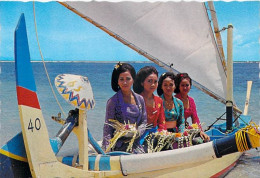 Asie- Indonésie-  Gadis BALI  Diatas Perahu ( Boat  Bateau Femmes ) Balinese Girls On Boat -*PRIX FIXE - Indonesia