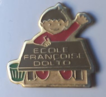 XX612 Pin's école Françoise DOLTO Bayon Châtenois-les-Forges Haguenau Vétraz-Monthoux Chevry Heyrieux Achat Immédiat - Personnes Célèbres