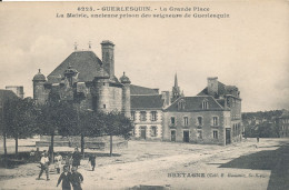 Guerlesquin (29 Finistère) La Grande Place La Mairie Ancienne Prison Des Seigneurs - Coll. Harmonic N° 6225 Bretagne - Guerlesquin