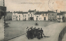 Les Essarts * La Grande Place * Hôtel De La Boule D'Or GOIMET * Epicerie Mercerie RIVIERE * Villageois - Les Essarts