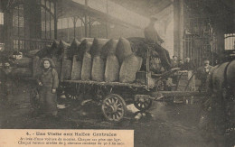 Paris 1er * Une Visite Aux Halles Centrales N°4 * Arrivée D'une Voiture De Moules - Paris (01)