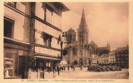 Lisieux * La Place Thiers Et Vieille Maison , Angle De La Grande Rue * Pharmacie - Lisieux