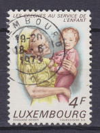 Luxembourg 1973 Mi. 865, 4 Fr. Kinderkrippe Pflegerin Mit Kind - Usati