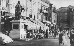 St Tropez * Le Quai De Suffren * Statue De Bailli De Suffren * Café De Paris - Saint-Tropez