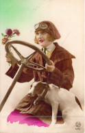 FANTAISIES - FEMMES - Femme Au Volant Son Chien Sur Les Genoux - Carte Postale Ancienne - Mujeres