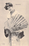FANTAISIE - Femme - Japonaise - Eventail - Robe - Carte Postale Ancienne - Femmes