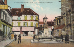 Villeneuve Sur Yonne * La Fontaine Et La Place Briard - Villeneuve-sur-Yonne