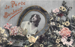 FANTAISIE - Je Porte Bonheur - Femme - Fer A Cheval - Fleurs - Carte Postale Ancienne - Femmes