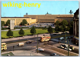 Berlin Tempelhof - Flughafen  Platz Der Luftbrücke 4   Mit VW Käfer VW Bus T1 Und T1 Transporter - Tempelhof