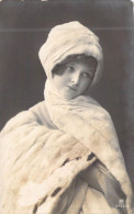 FEMMES - Portrait D'une Femme Couverte D'un Linge Blanc - Carte Postale Ancienne - Mujeres