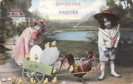 PAQUES - Deux Enfants Tire Une Charette Avec Des Oeufs - Coq - Joyeuses Paques - Carte Postale Ancienne - Easter