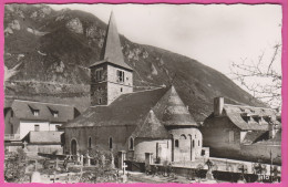 D65 - ÉGLISE ROMANE DE VIELLE AURE - Erreur Sur La Carte Inscrit : VIEILLE - CPM Dentelée Petit Format En Noir Et Blanc - Vielle Aure