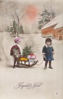 FETES & VOEUX - NOEL - Les Enfants Avec Le Traineau Le Sapin Et Les Cadeaux - Joyeux Noel - Carte Postale Ancienne - Autres & Non Classés