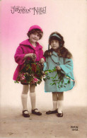 FETES & VOEUX - NOEL - Fillette Avec Du Guy - Manteaux - Joyeux Noel - Carte Postale Ancienne - Autres & Non Classés