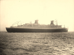 Le FRANCE à Sont Arrivée à ... * Photo Ancienne 24x18cm * Bateau Paquebot France Construit à St Nazaire - Steamers