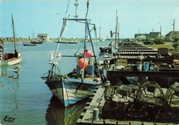 Courseulles Sur Mer * Vue Sur Le Port De Pêche * Bateau - Courseulles-sur-Mer