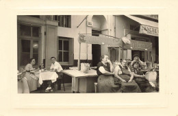 Marseille * étal De Marchandes De Poissons Et Restaurants , Rue Fortia * Photo Ancienne 13.5x9cm - Non Classés