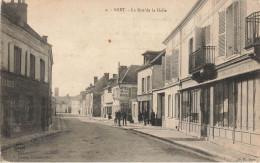 Anet * La Rue De La Halle * Hôtel De La Rose * Villageois - Anet