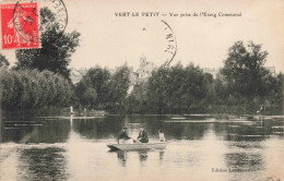 91 - VERT LE PETIT - S13240 - Vue Prise De L'Etang Communal - Barque - En L'état Pli - L1 - Vert-le-Petit