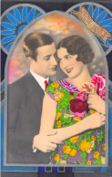 FANTAISIE - Couple - Costume - Fleurs - Femme - Carte Postale Ancienne - Other & Unclassified