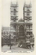 Postcard UK England London > Westminster Abbey Taxi Cab - Westminster Abbey