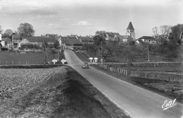 Aincourt * Vue Générale Et Les Quatre Routes - Aincourt