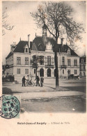 Saint Jean D'angély - Place Et L'hôtel De Ville - Saint-Jean-d'Angely