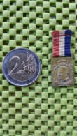 Medaille-Medal : WILHELMINA 1898 - 1948 (50jr Jubileum) Mini - Medaille -  Foto's  For Condition. (Originalscan !!) - Adel