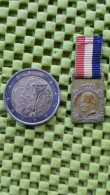 Medaille-Medal : WILHELMINA 1898 - 1948 (50jr Jubileum) Mini - (2) -  Foto's  For Condition. (Originalscan !!) - Monarquía/ Nobleza