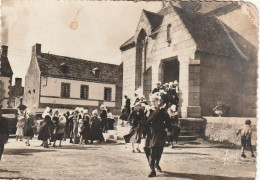 Cpsm Trégunc Sortie De L'église Femmes En Tenue Tradi - Trégunc