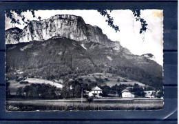 74. Dingy Sur Clair. Hôtel Du Parmelan Et La Tête Turpin. Cpsm Petit Format. Coin Bas Droit Abimé - Dingy-Saint-Clair