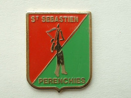 PIN'S TIR A L'ARC - ST SEBASTIEN - PERENCHIES - Bogenschiessen