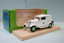 Eligor - FORD V8 1932 Tudor AMBULANCE Blanc Réf. 1221 BO 1/43 - Eligor