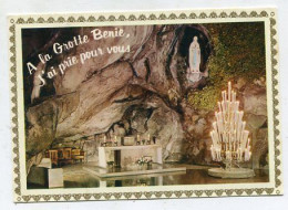 AK 127550 CHRISTIANITY - Lourdes - La Grotte De Massabielle - Luoghi Santi