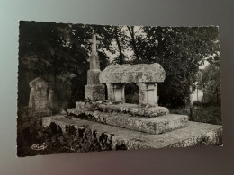 LE PONT PRES LUSSAC-LES-CHATEAUX MONUMENT DU CONNETABLE ANGLAIS CHANDOS BLESSE MORTELLEMENT AU COMBAT DU PONT COMBIER - Lussac Les Chateaux