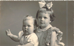 ENFANTS - Filles - Enfants - Bébé - Robe - Photographie - Carte Postale Ancienne - Autres & Non Classés