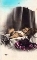 ENFANTS - Fille - Portrait - Fleurs - Carte Postale Ancienne - Abbildungen