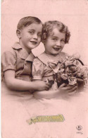 ENFANTS - Fille - Garçon - Fleurs - Heureux Anniversaire - Carte Postale Ancienne - Portraits
