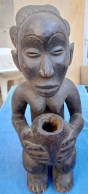 Art Africain -Ancienne  Statue Porteuse De Coupe En Bois - Luba Afrique - African Art