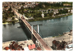 CPSM 76 (Seine-Maritime) Elbeuf - Péniche Sous Le Pont Guynemer Et Vue Sur Saint-Aubin-les-Elbeuf, Colorisée - Péniches