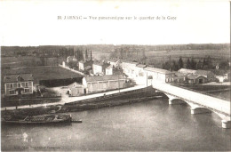 CPA 16 (Charente) Jarnac - Vue Panoramique Sur Le Quartier De La Gare. Au 1er Plan, Péniche Sur La Charente TBE - Péniches