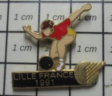 310c Pin's Pins / Beau Et Rare / SPORTS / ILS ONT LES BOULES ! LILLE FRANCE 1991 BOWLING - Bowling