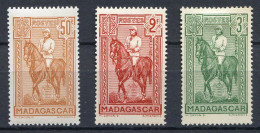 Réf 57-1 CL2 < MADAGASCAR N° 190 à 192 < N° 190 à 191 Luxe ** Et 192 Neuf Ch.* - Neufs