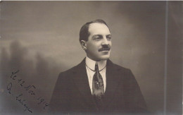 FANTAISIE - Homme - Portrait - Costume - Cravate - Moustache - Carte Postale Ancienne - Hommes