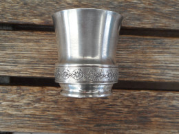 Ancien Coquetier En Argent Motifs Floraux - Egg Cups