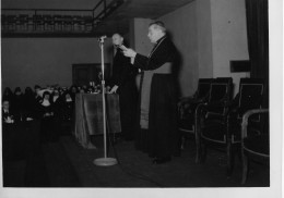 Photo Studio Dabo Paris Monseigneur Brot, 1955,Format 13/18 - Persone Identificate